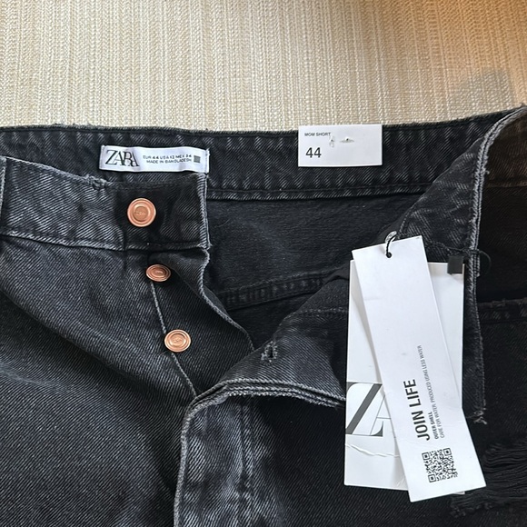 NWT Zara women's black denim jeans shorts. Size 12 - Picture 3 of 8
